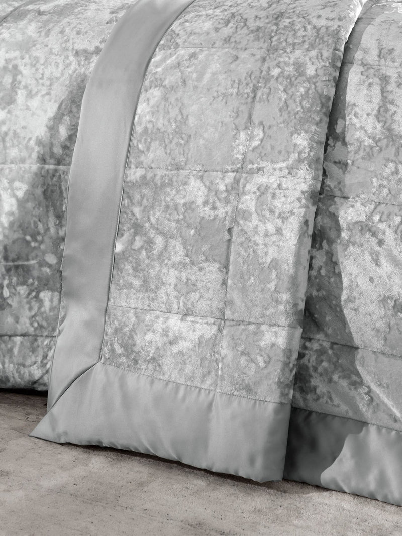 Catherine Lansfield Silberfarbene Crushed Samt Tagesdecke 220cm, UK-Version