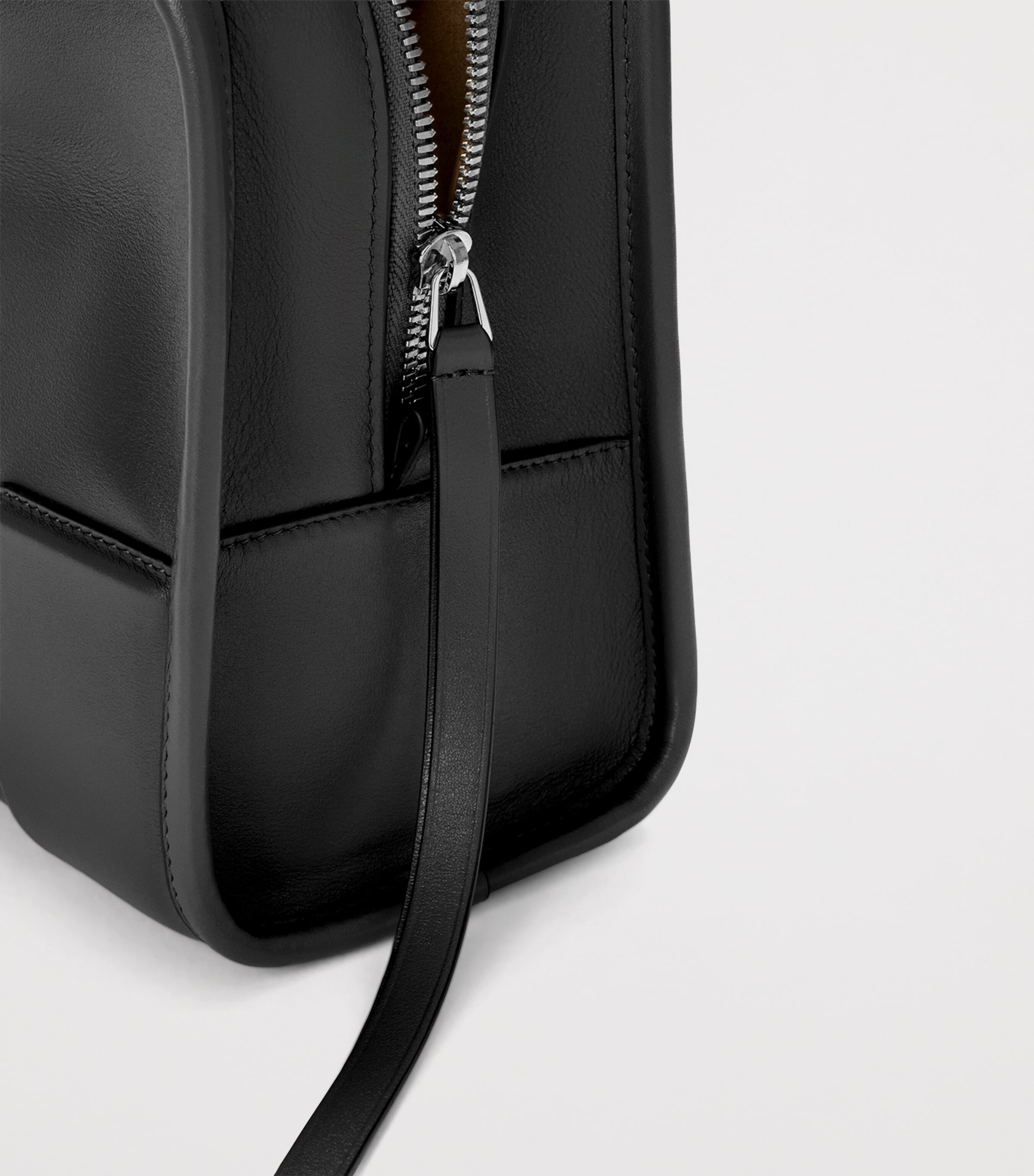 LOEWE Amazona 180 medium leather top-handle bag (British brand)