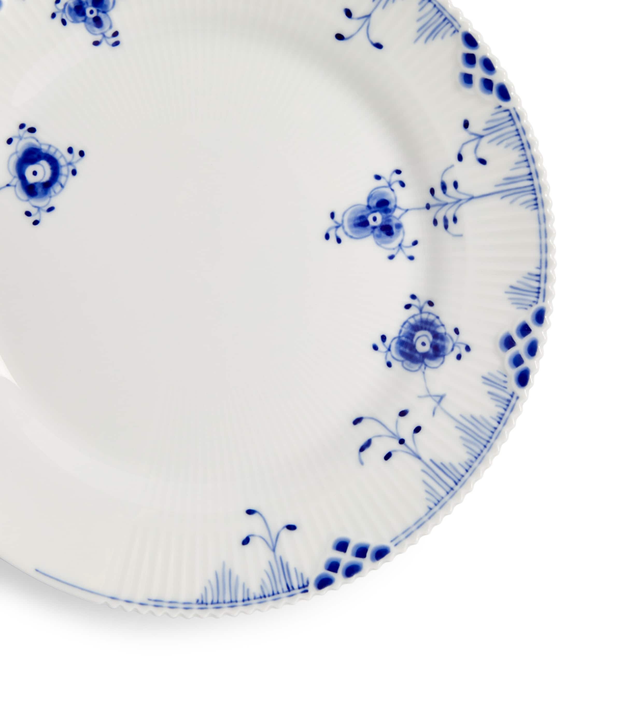 Royal Copenhagen porcelain plate Blue Elements 19cm, imported from the UK