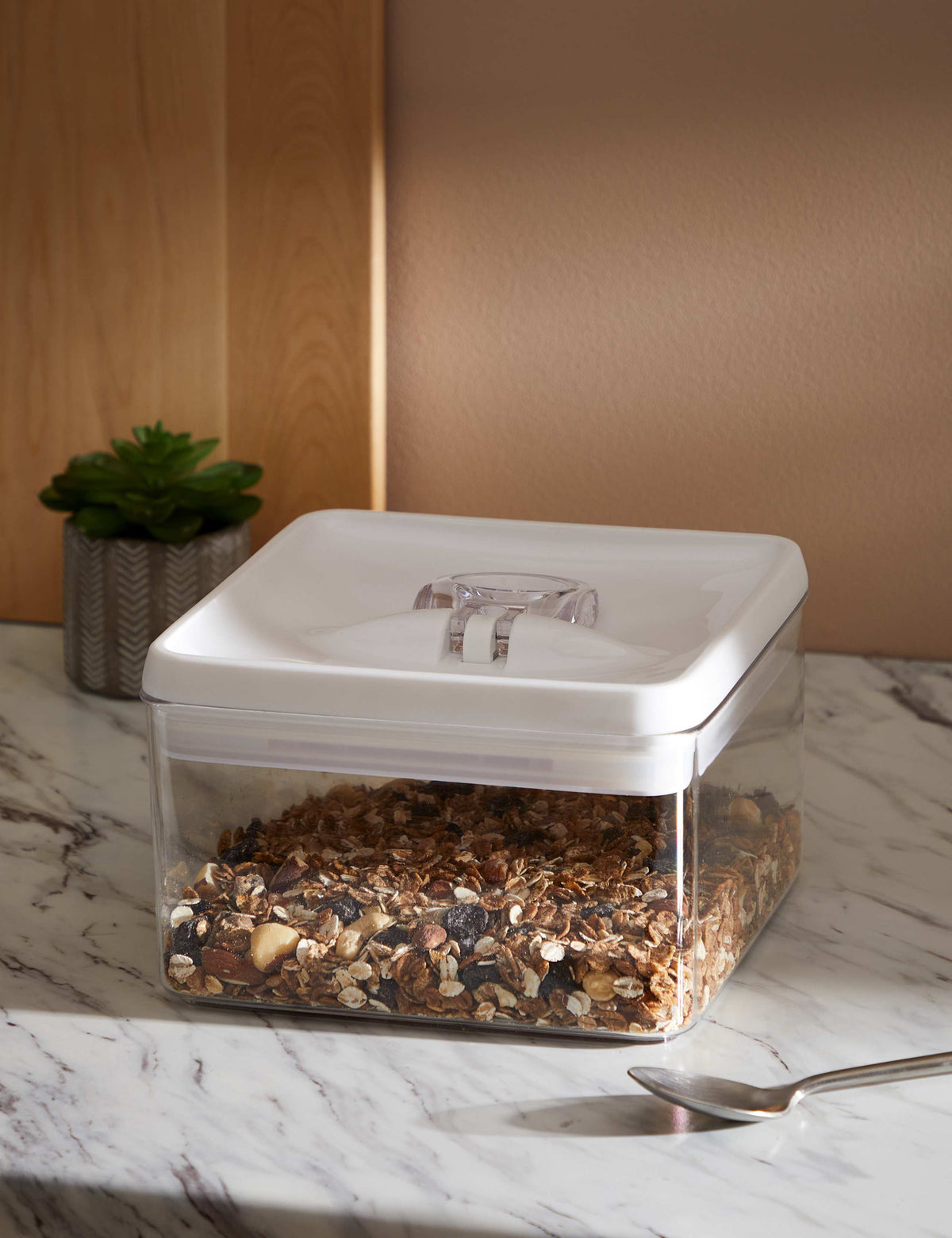Square flip-tight food storage container 3L (British brand)