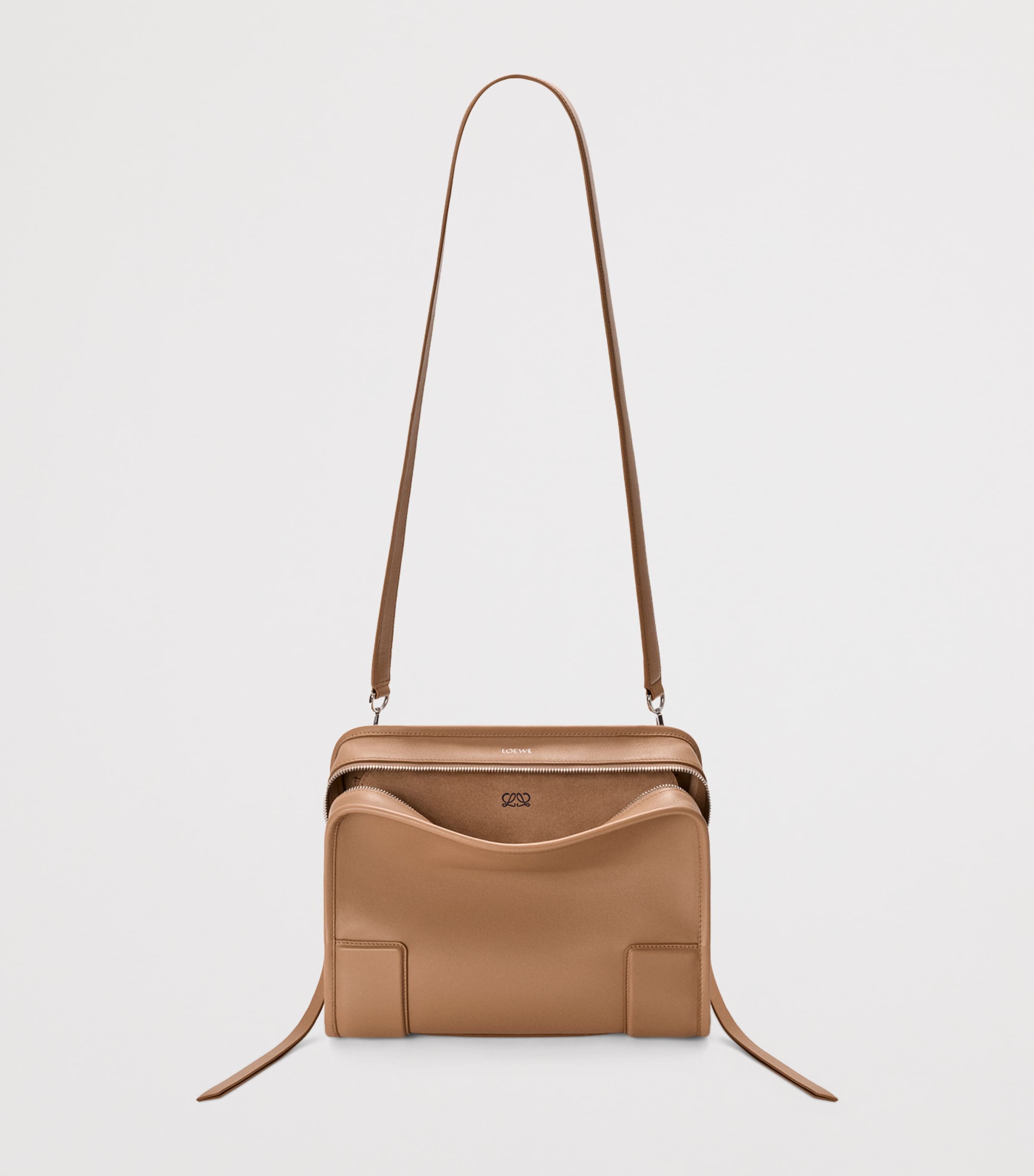 LOEWE Amazona 180 Kalbsleder-Henkeltasche (britische Marke)