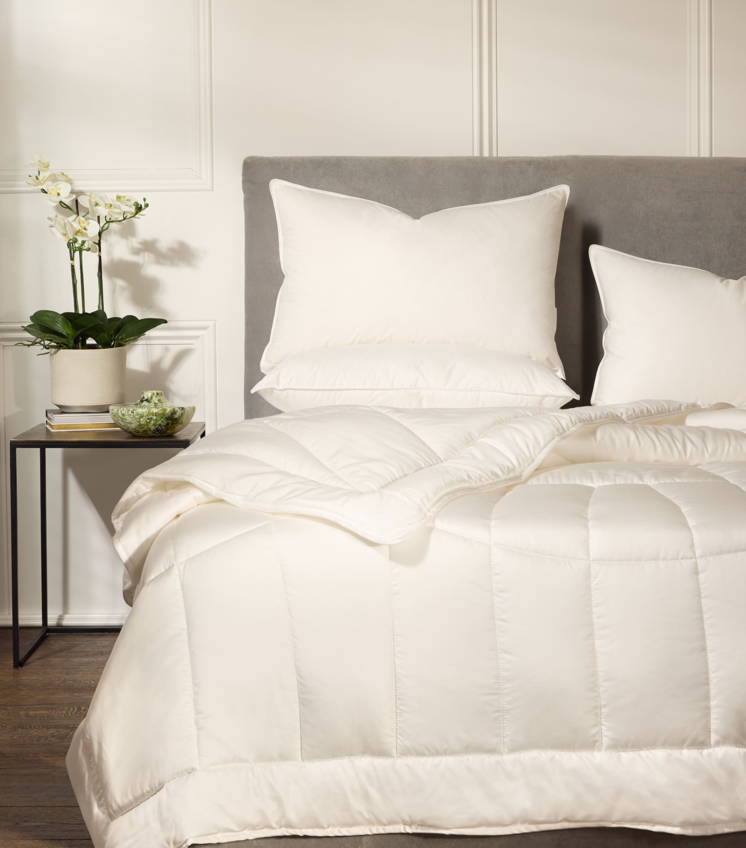 Harrods of London medium/firm goose down pillow 50cm x 75cm - British product