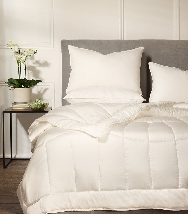 Harrods of London medium/firm goose down pillow 50cm x 75cm - British product