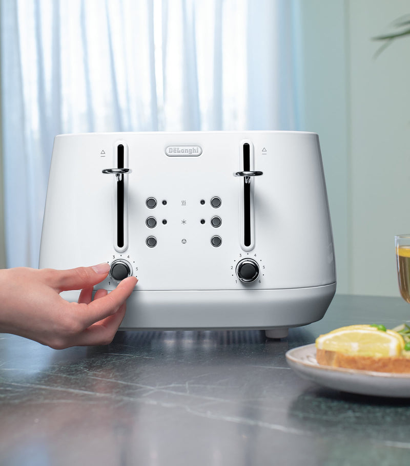 De'Longhi Eclettica four-slot toaster with extra lift function - British product