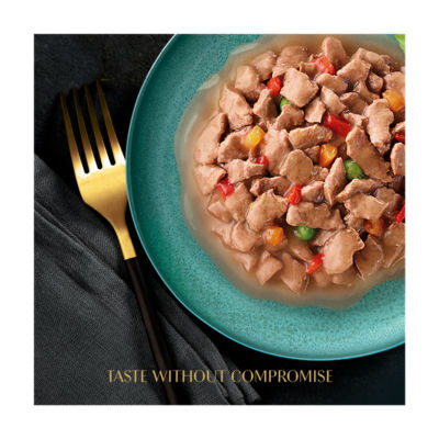 Sheba cat food tray with chicken in gravy 85g (British brand)