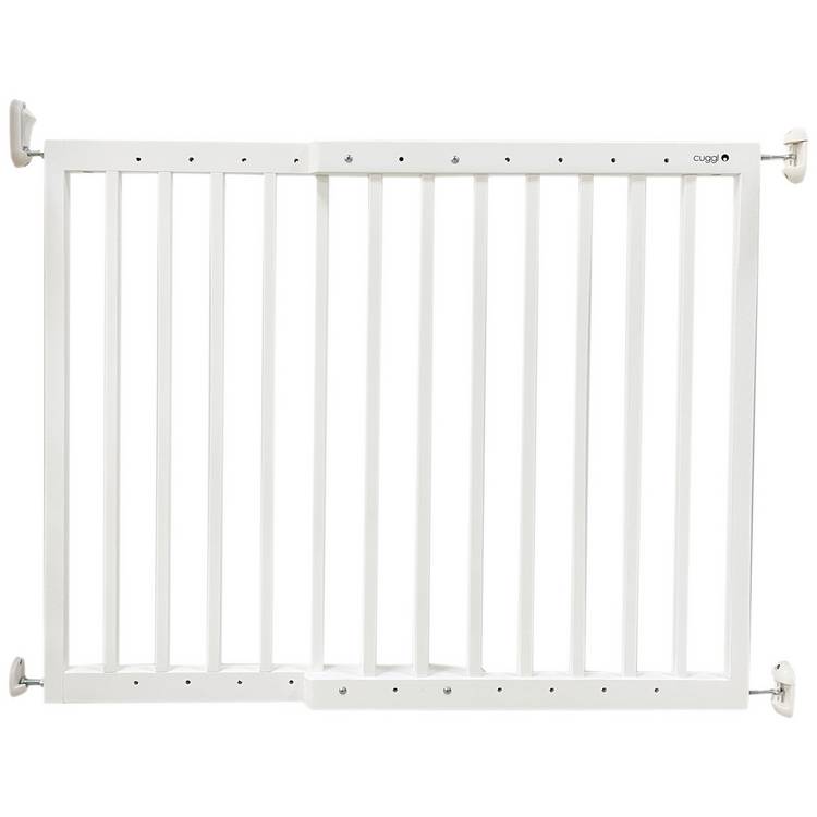 Cuggl white wooden safety gate (British brand)