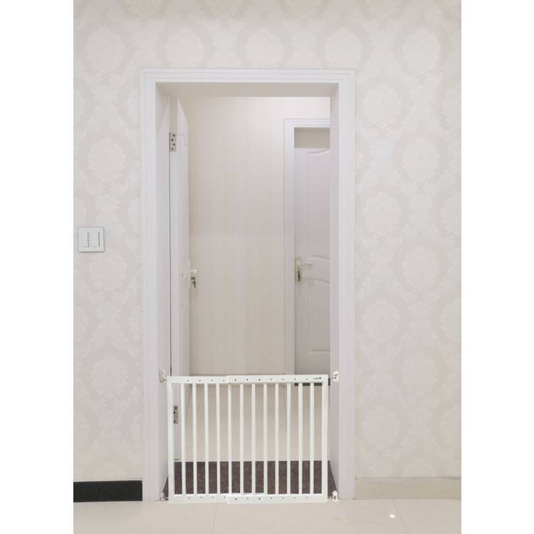 Cuggl white wooden safety gate (British brand)