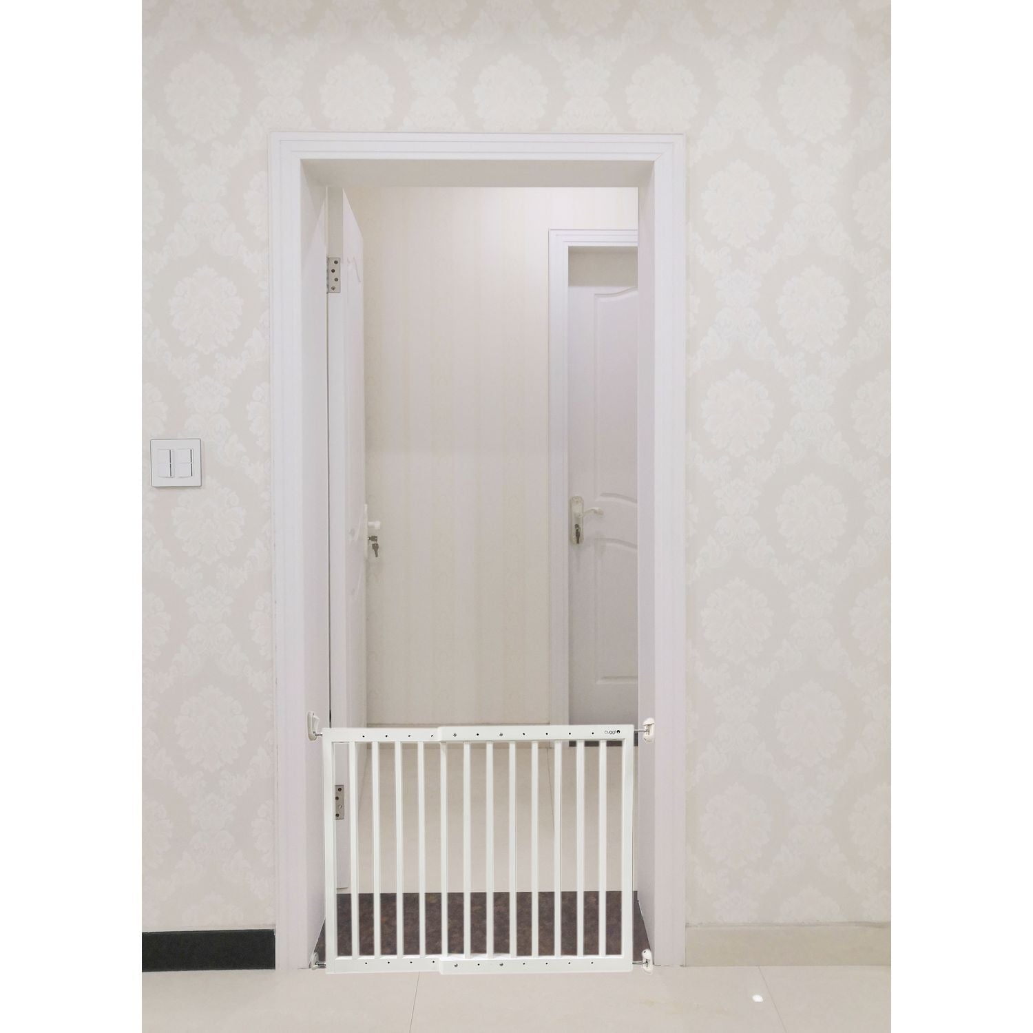 Cuggl white wooden safety gate (British brand)