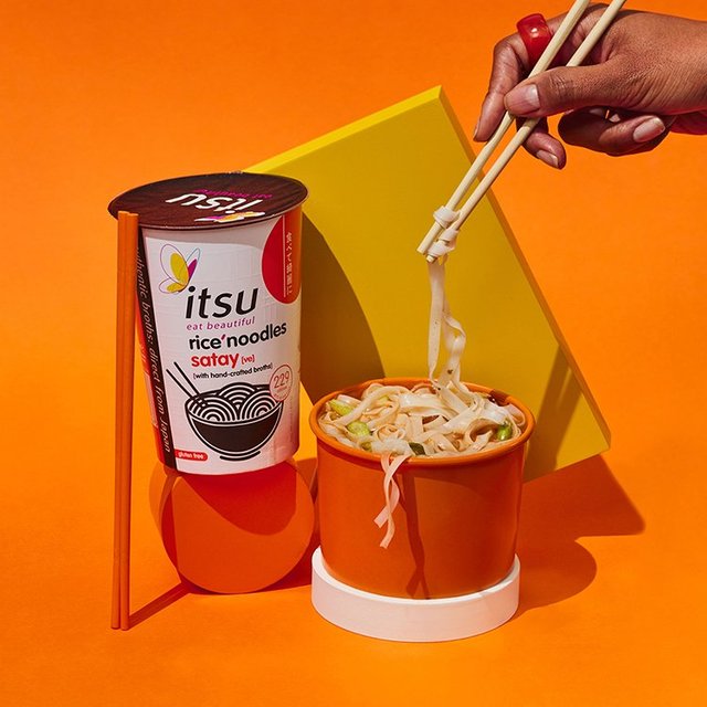 Itsu Satay Rice Noodles Cup   64g GOODS M&S   