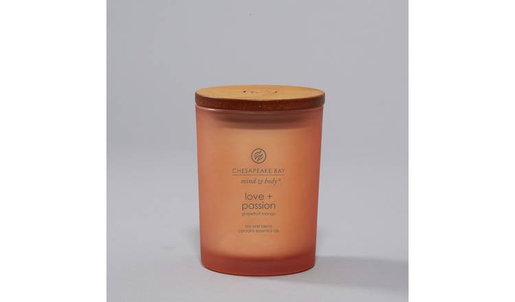 Chesapeake Bay medium grapefruit mango candle, imported from the UK
