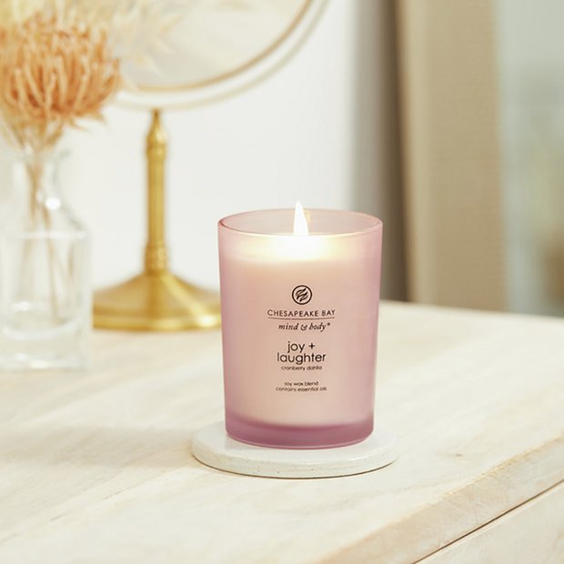 Chesapeake Bay medium candle Cranberry Dahlia - British product