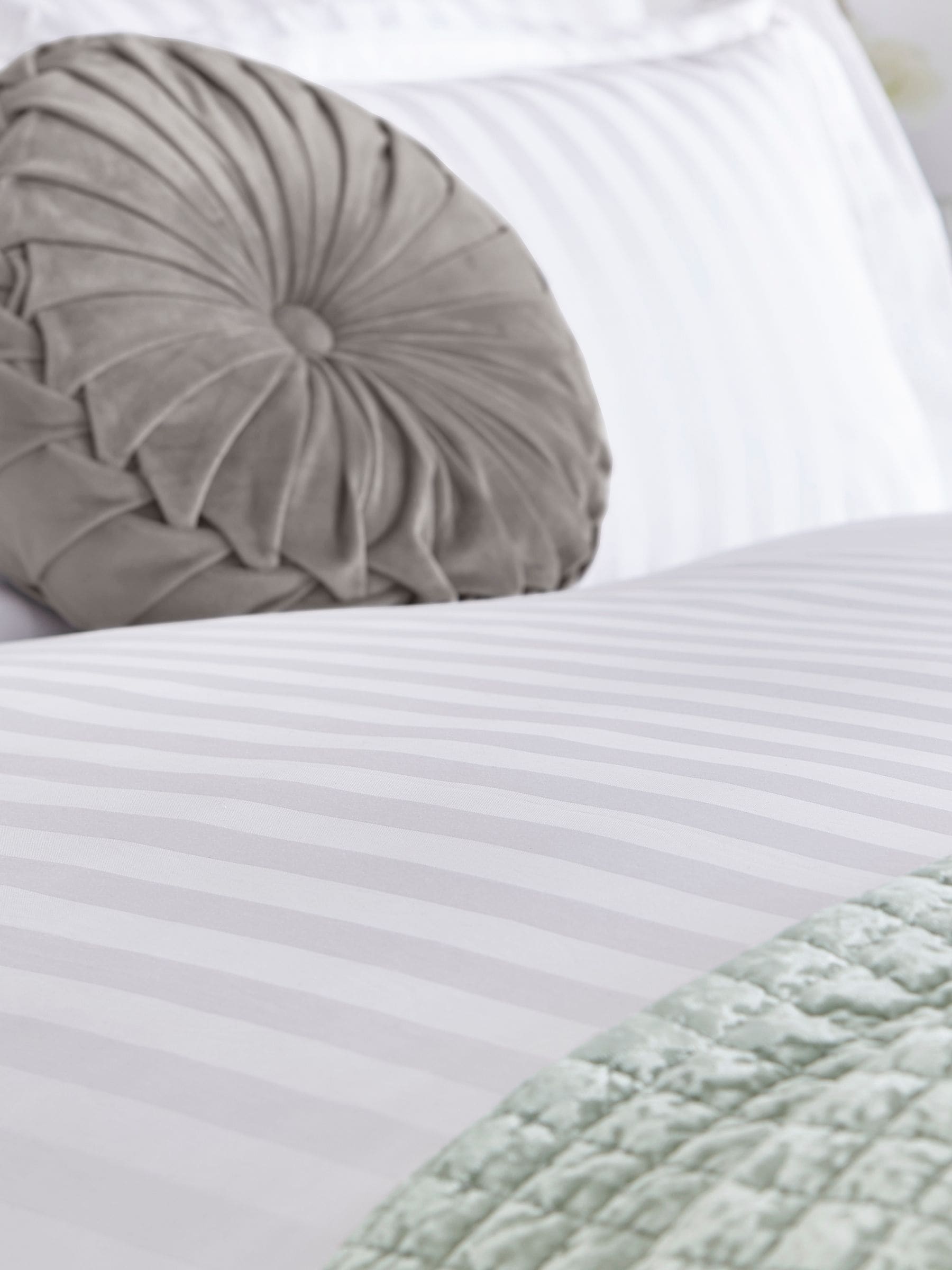Laura Ashley Shalford white cotton duvet cover set, UK version