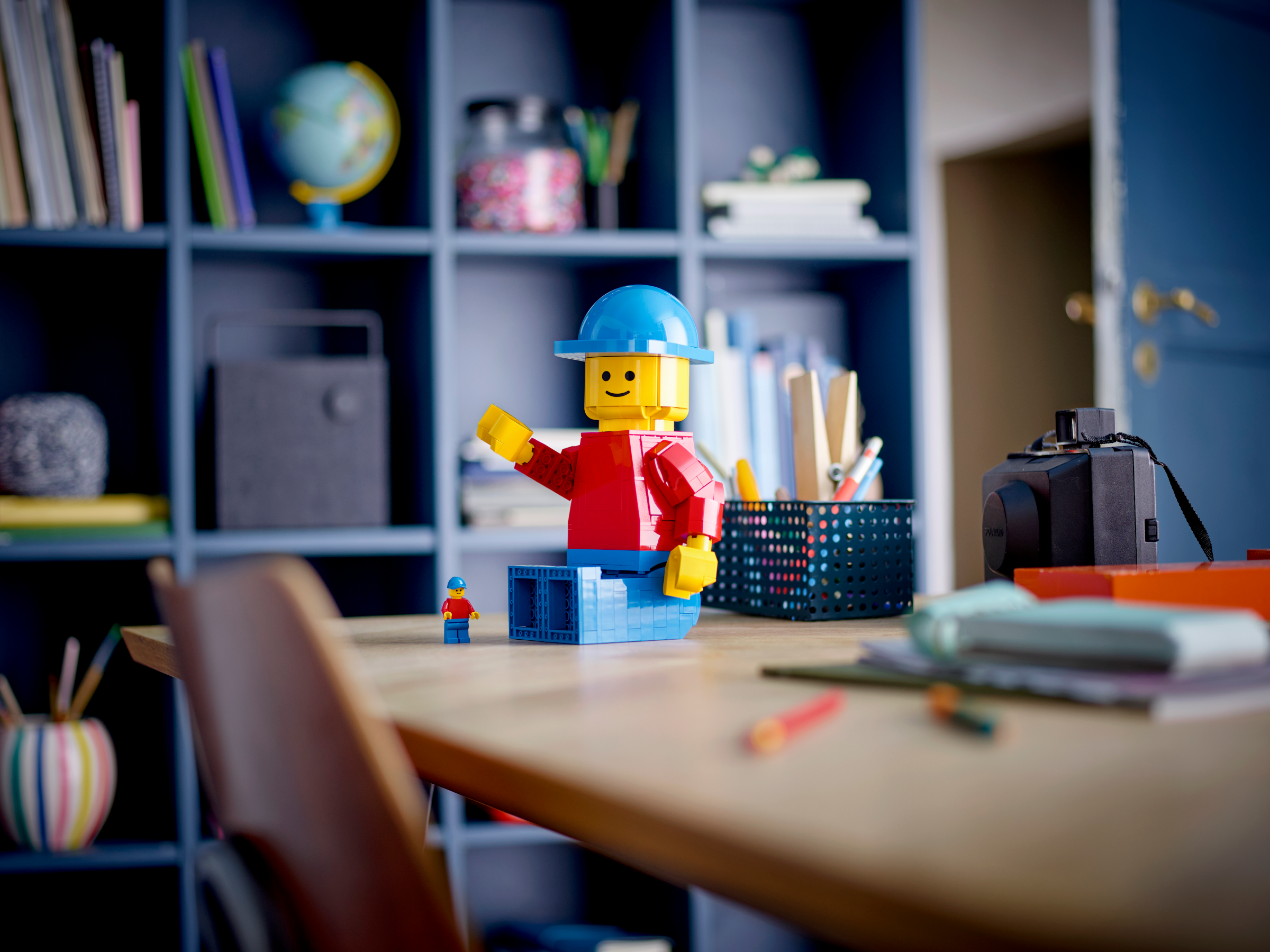 LEGO Upscaled Minifigure 654 piece (British brand)