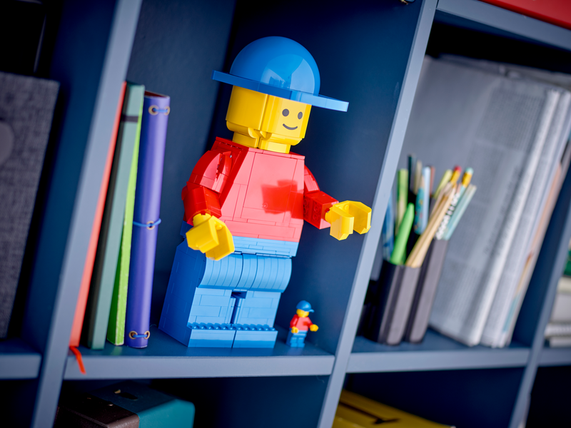 LEGO Upscaled Minifigure 654 piece (British brand)