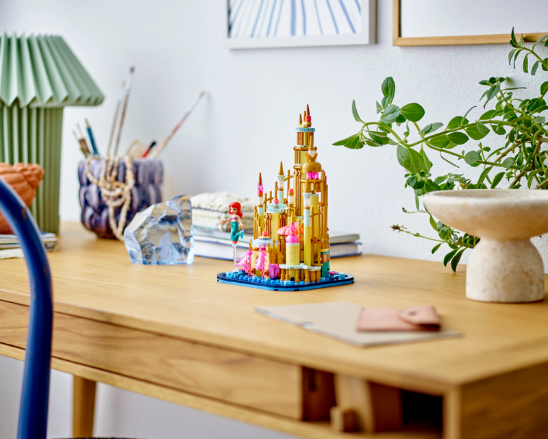 Mini Disney Ariel's Castle 556 pieces, imported from the UK