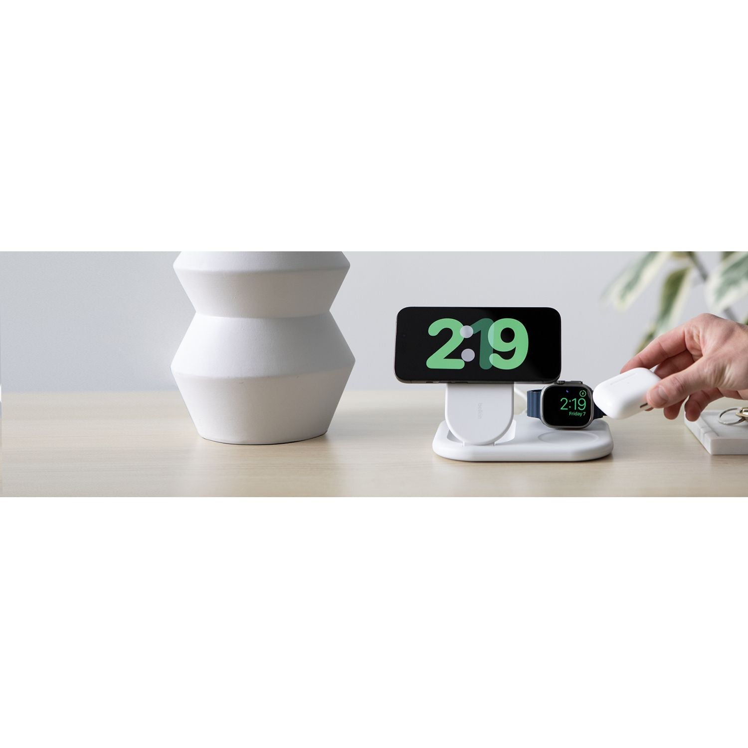 Belkin 3-in-1 wireless charger MagSafe Qi2 white - British product