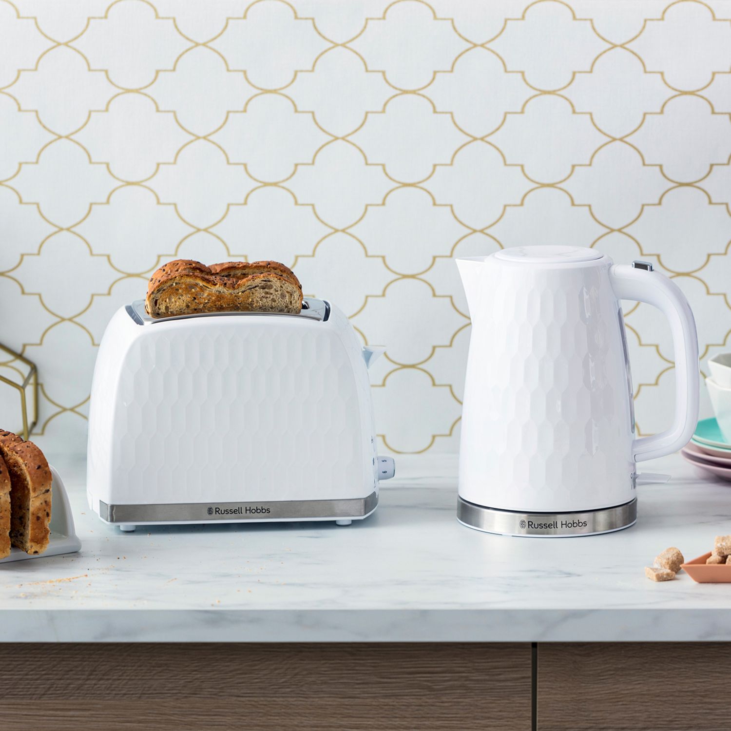 Russell Hobbs 2 slice plastic toaster in white, UK version