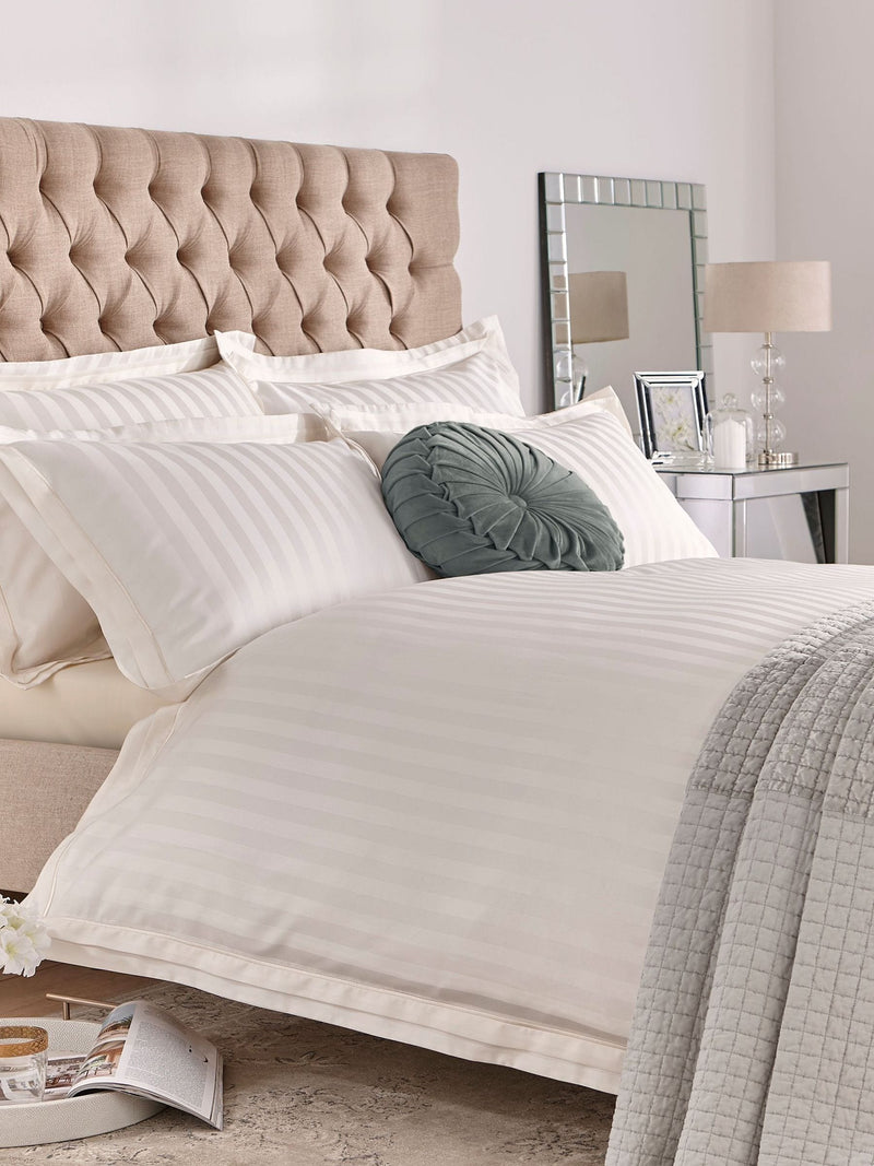 Laura Ashley Cream Shalford 100% Cotton Duvet Cover And Pillowcase Set