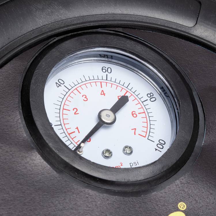 Challenge 12V analogue tyre inflator - British product