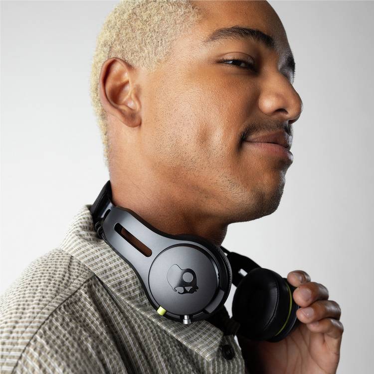 Skullcandy Icon ANC on-ear wireless headphones black - British product
