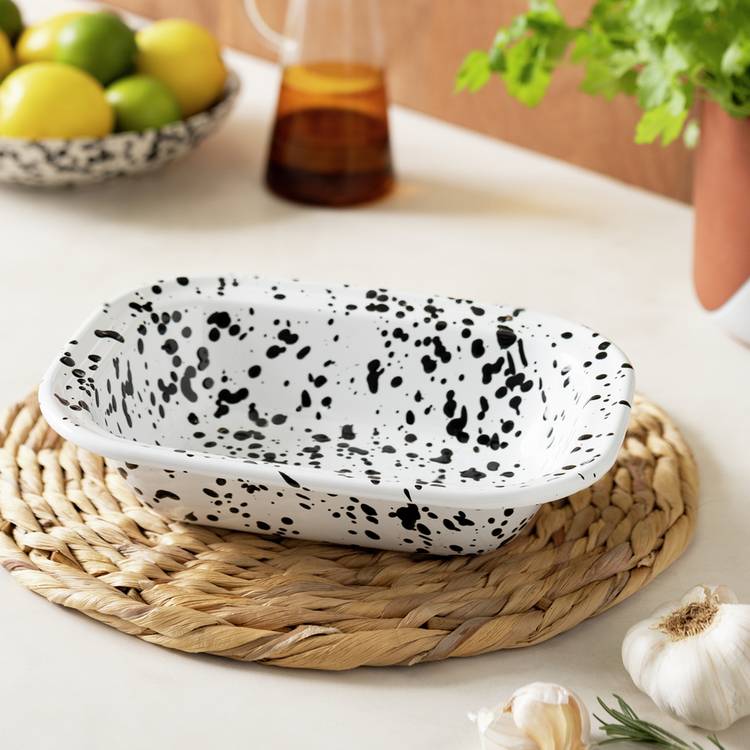 Habitat enamel pie dish white 24cm, imported from the UK