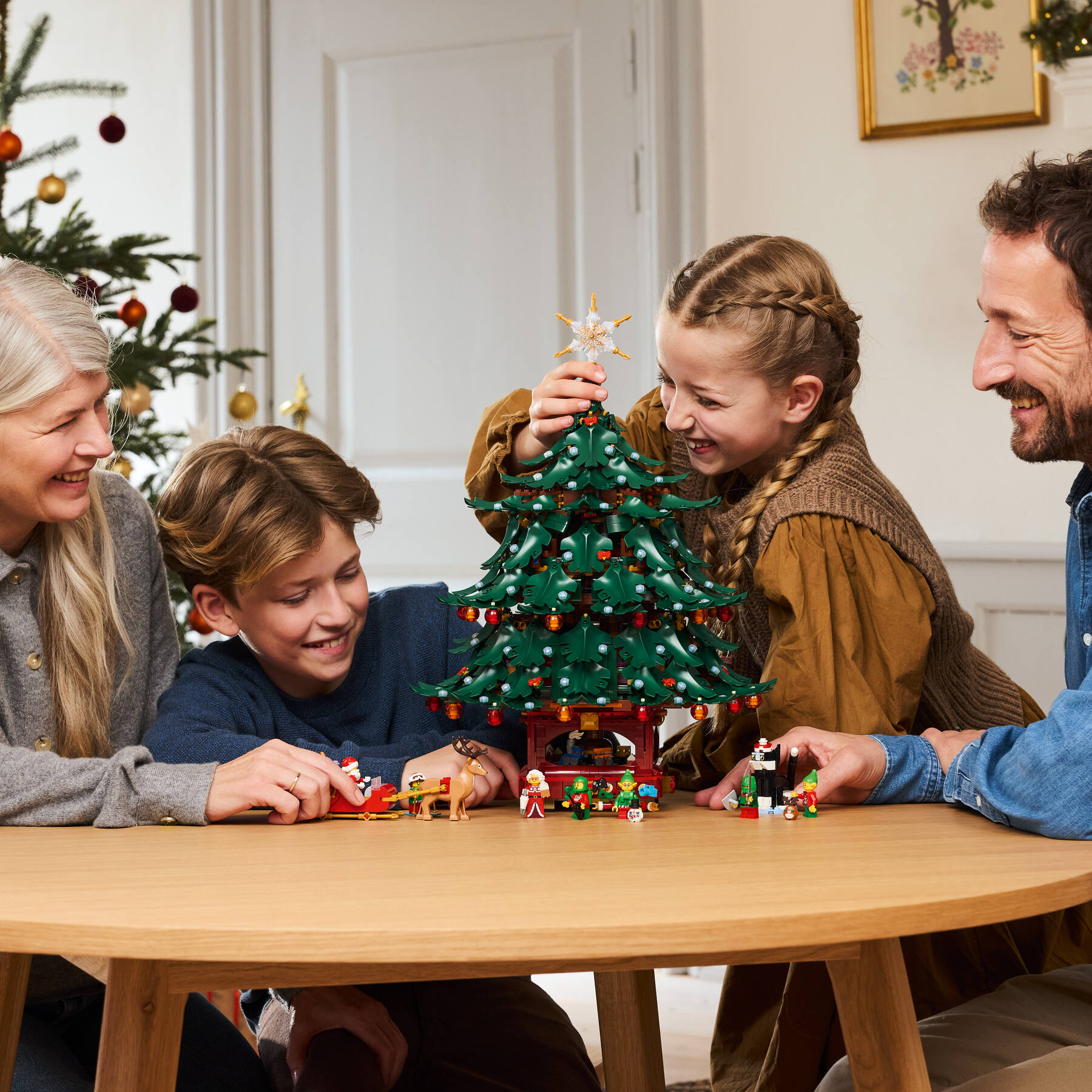 LEGO Family Christmas Tree building set 3171 pieces, UK version