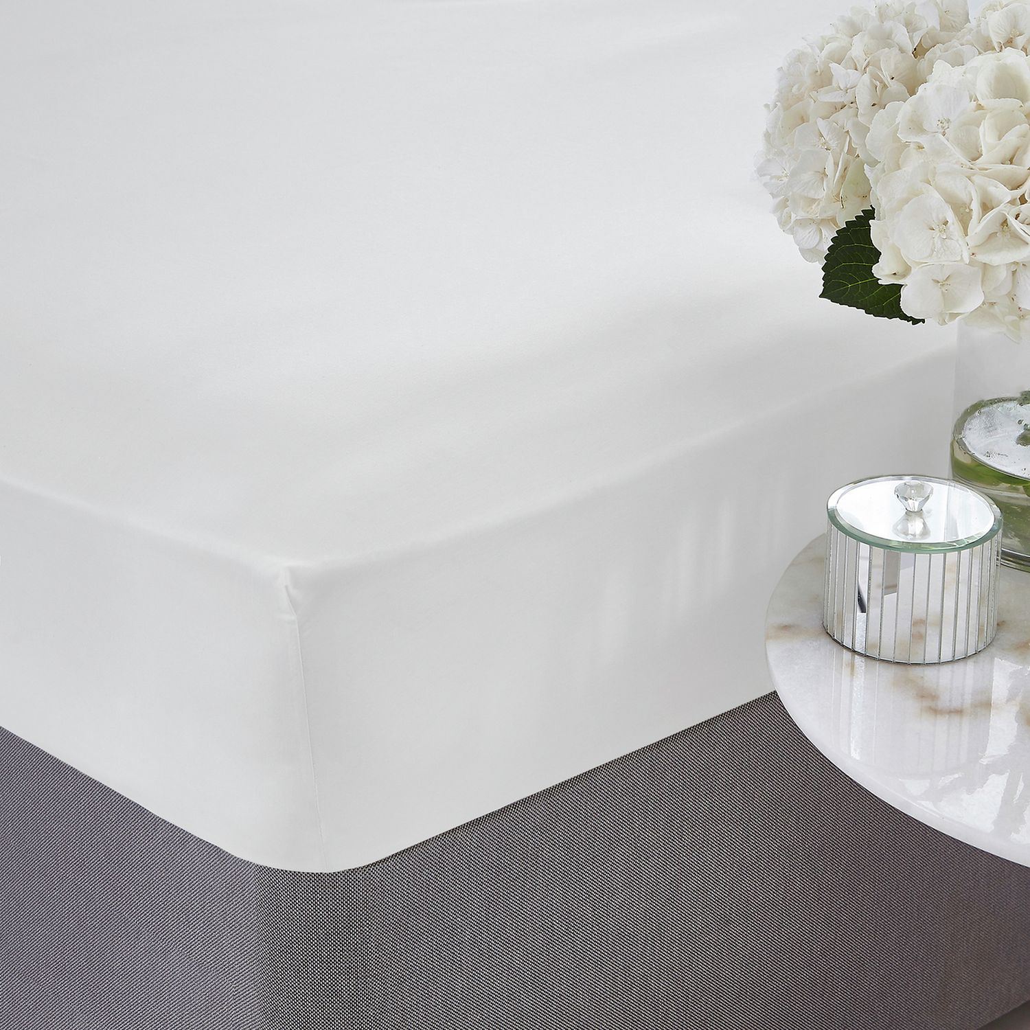 Silentnight Supersoft Plain White Fitted Sheet - Double