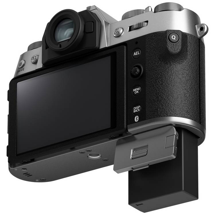 Fujifilm XT50 silver mirrorless camera with XC15-45mm lens (British brand)