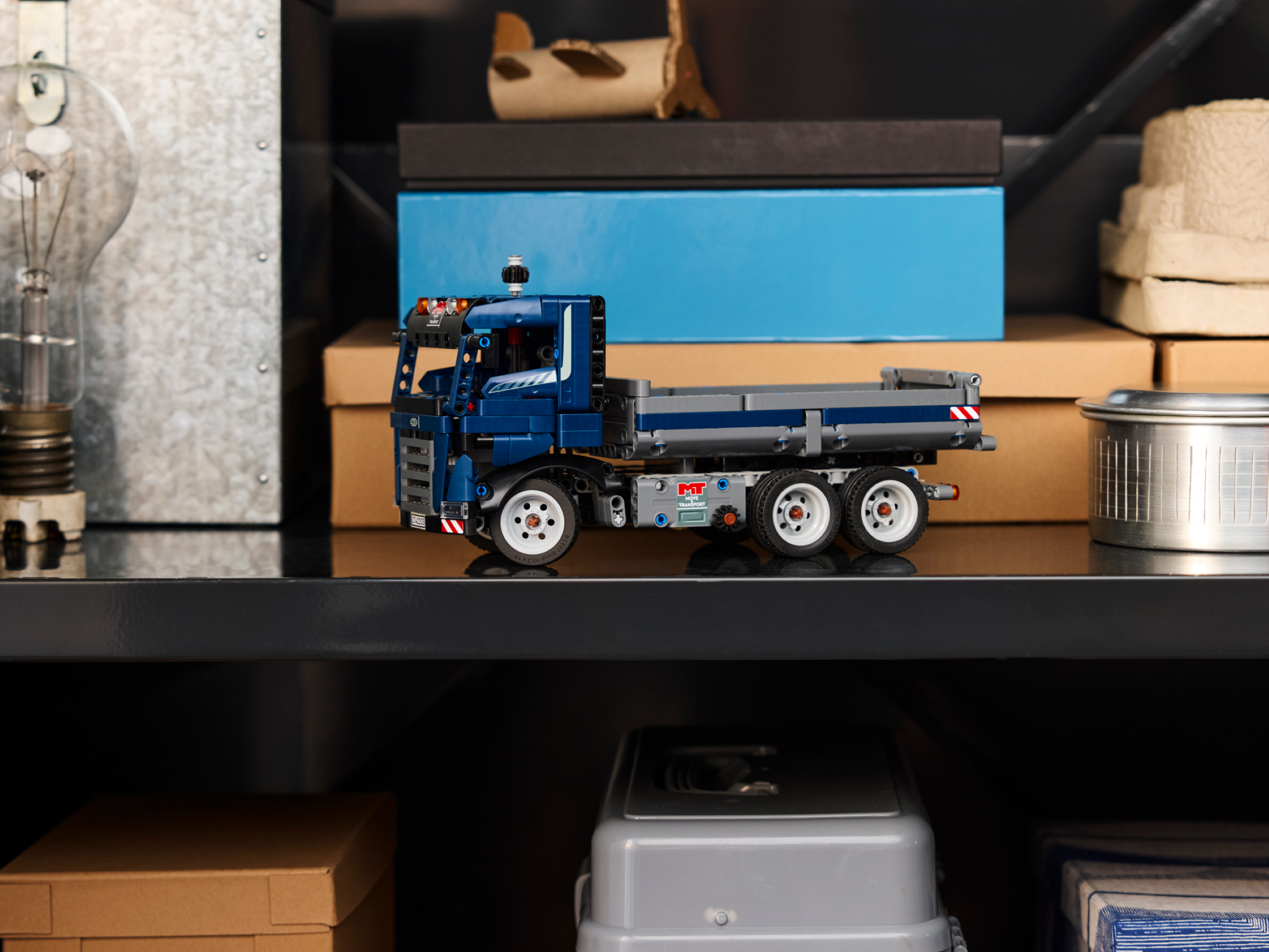 LEGO Technic Tipping Dump Truck 462 pieces (British brand)