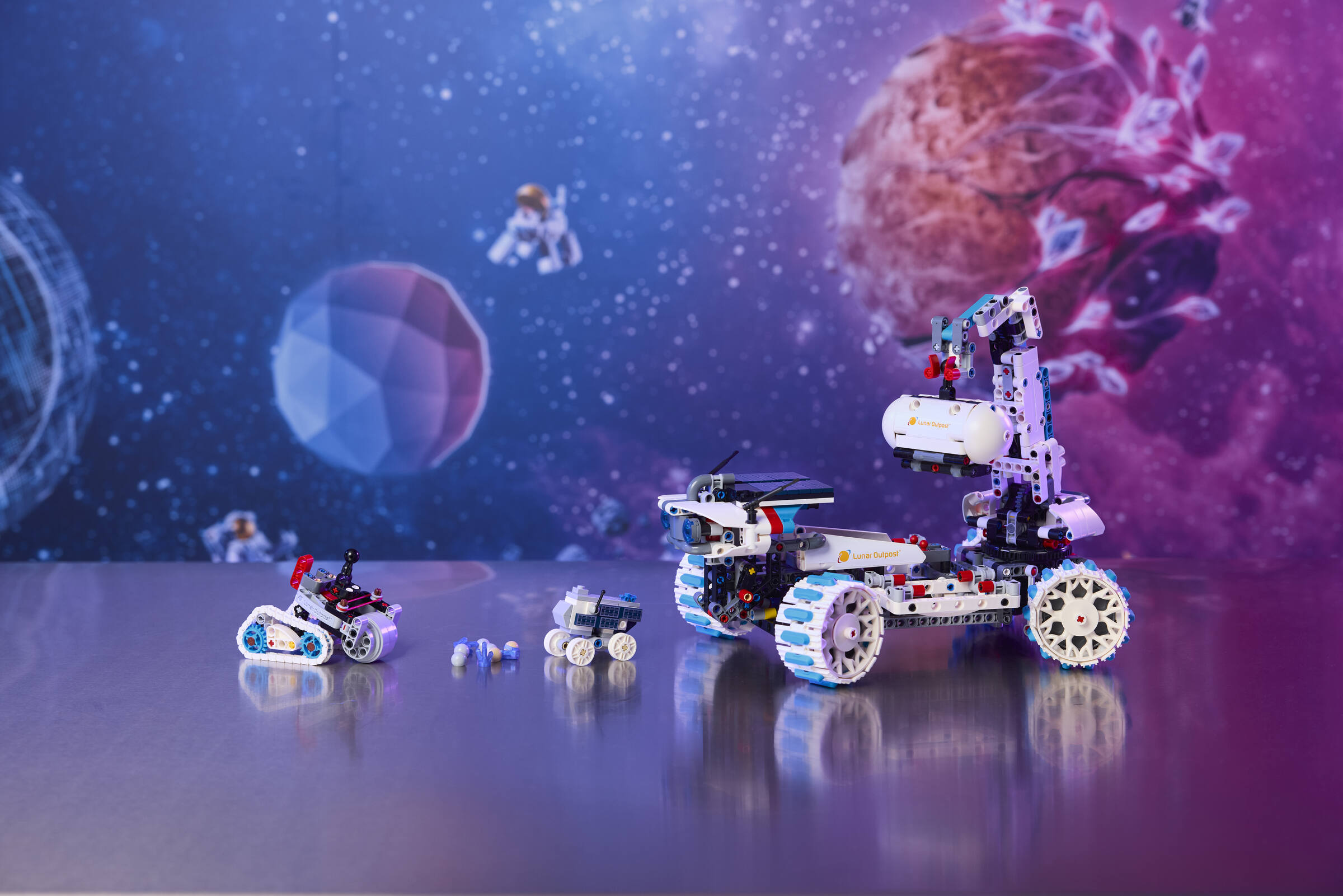 LEGO Lunar Outpost Moon Rover Space Vehicle 1082 Pieces , UK version