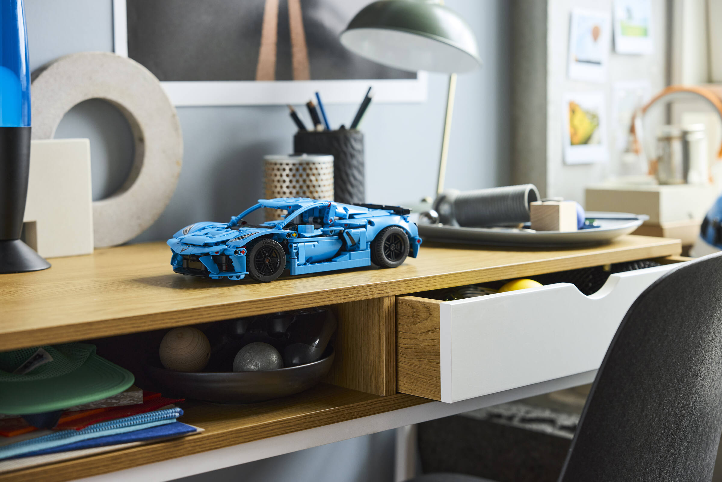 LEGO Chevrolet Corvette Stingray Building Set 732 Pieces - British product