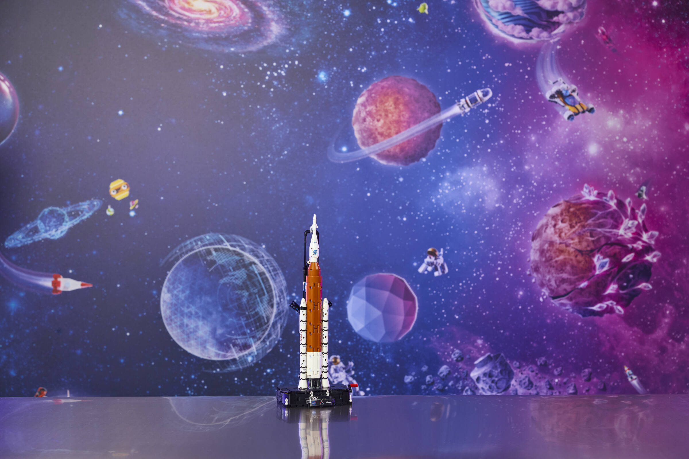 LEGO Technic NASA Artemis rocket model, UK version