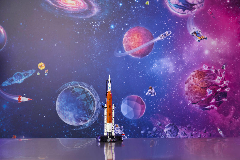 LEGO Technic NASA Artemis rocket model, UK version
