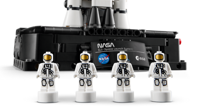 LEGO Technic NASA Artemis rocket model, UK version