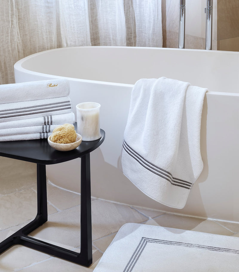Pratesi Tre Righe bath mat 50cm x 90cm, imported from the UK