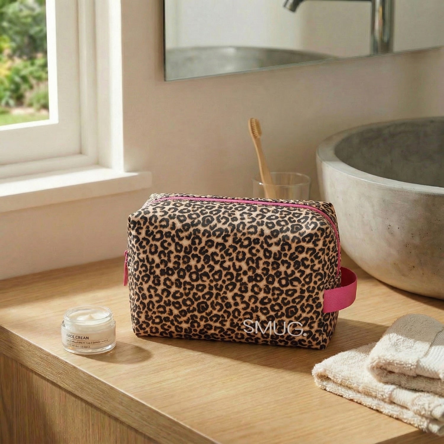 Wash bag 25x13x17 cm larger capacity - British product