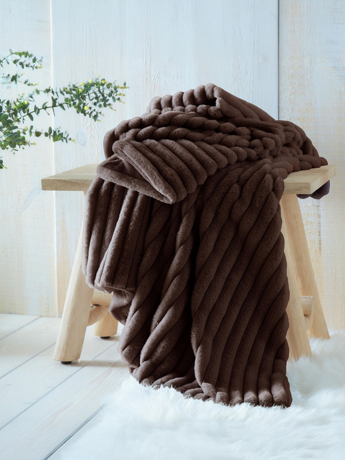 Appletree Chocolate Morritz Faux Fur Bedspread
