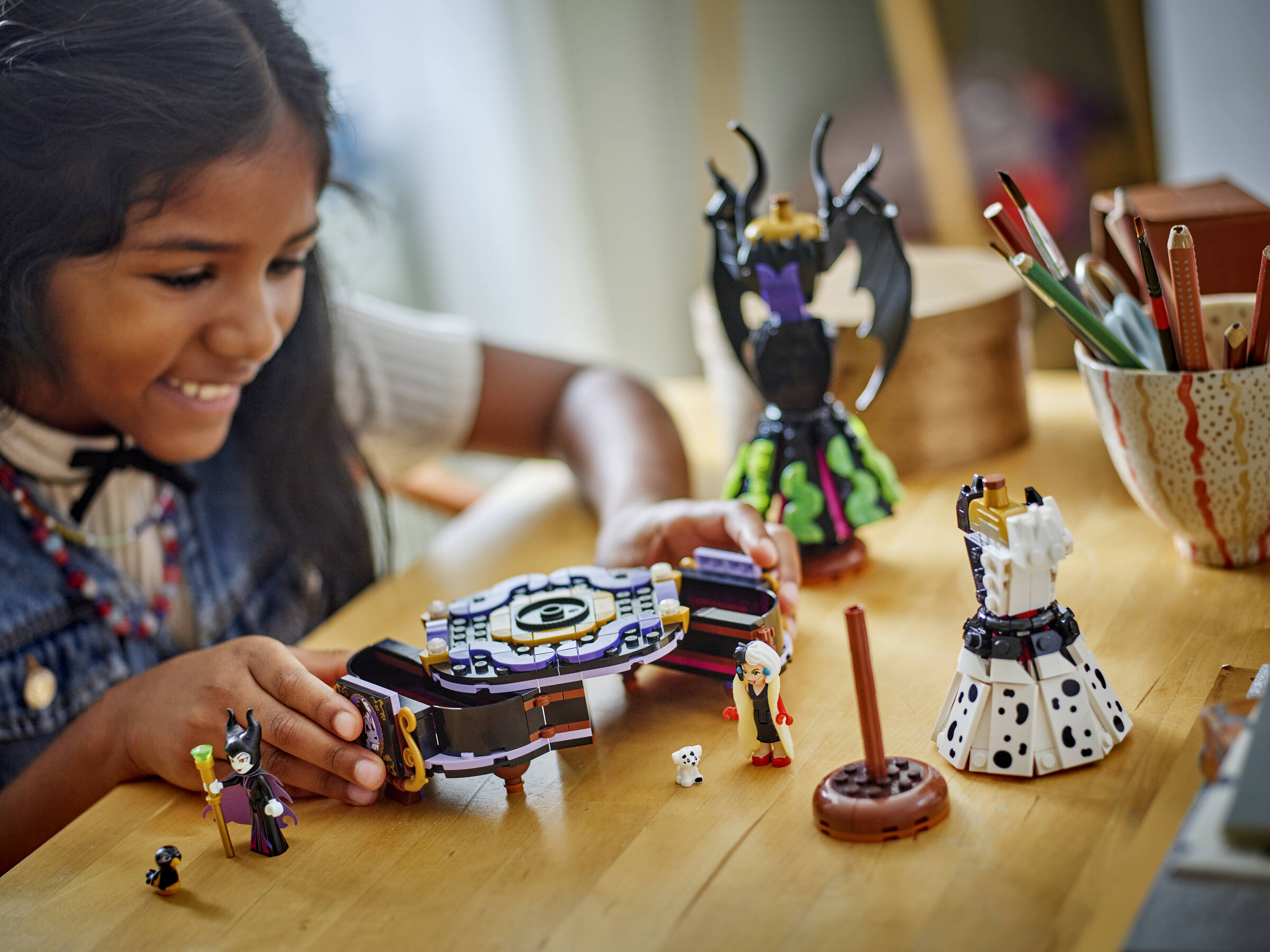 LEGO Maleficent and Cruella Dresses 524 Pieces imported from the UK