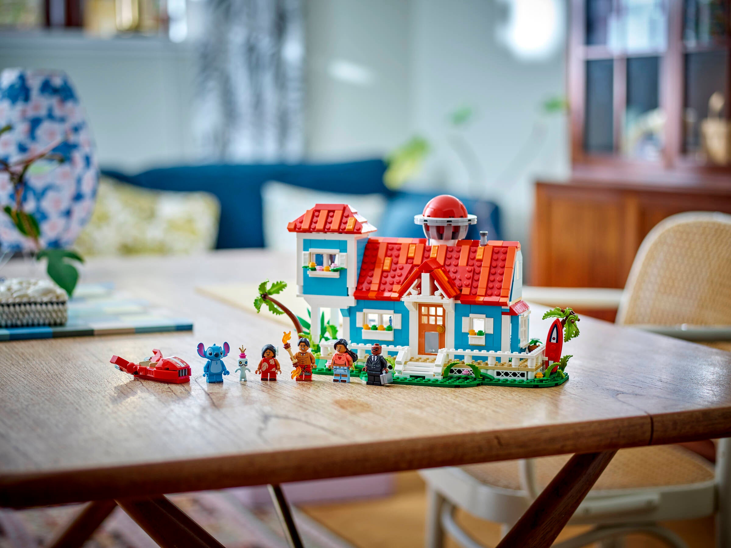 LEGO Lilo Stitch Beach House set 834 pieces, UK version
