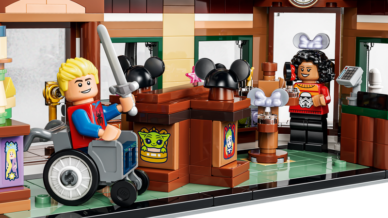 LEGO Disney Main Street U.S.A. building set 3899 pieces (British brand)