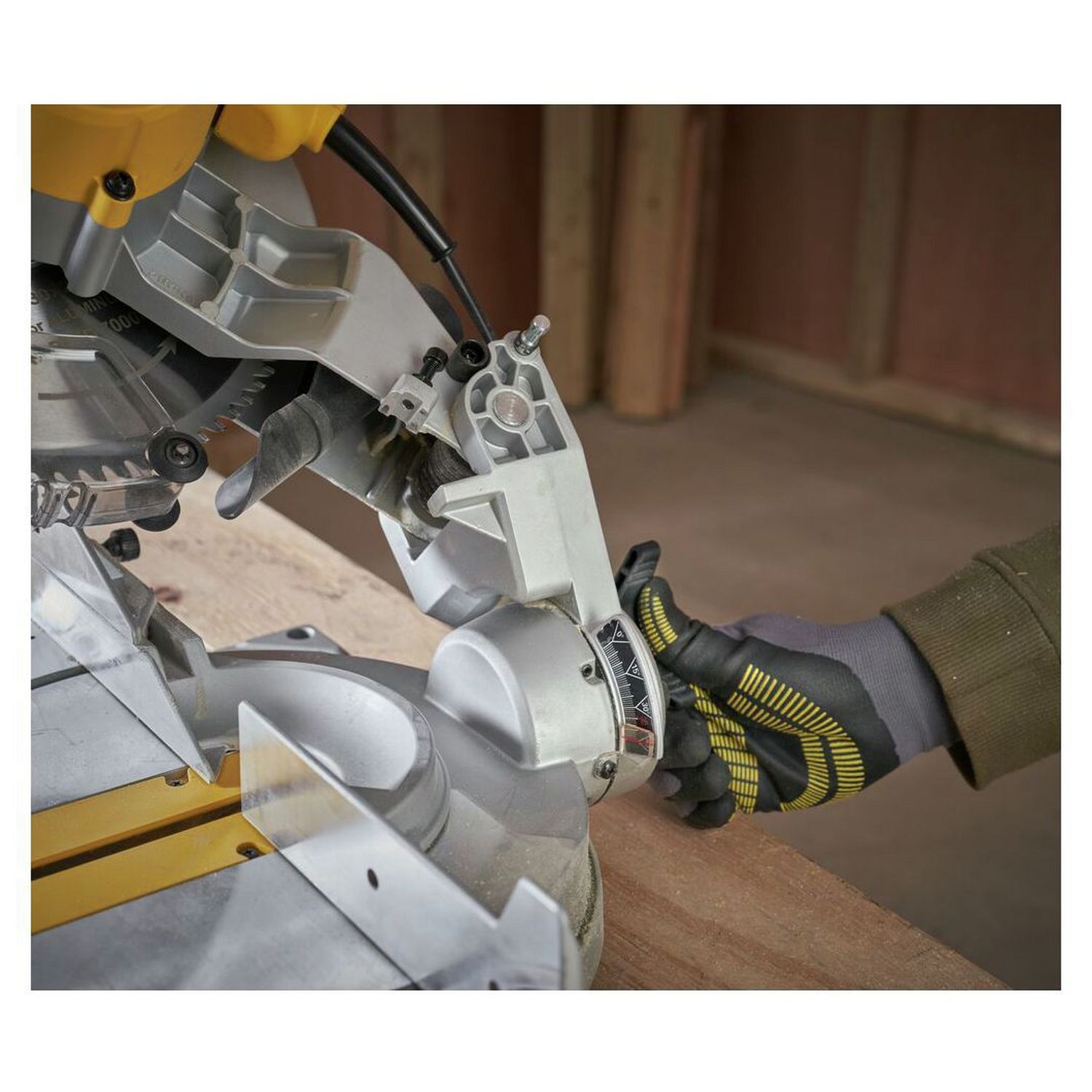 Stanley 1650W 254mm Compound Mitre Saw, UK version