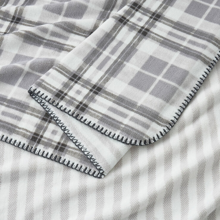 Casual Living grauer weißer wendbarer Plüschüberwurf 127x177 cm - britisches Produkt