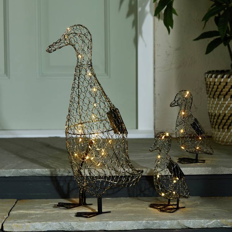 Home solar duck family wire sculpture, imported from the UK