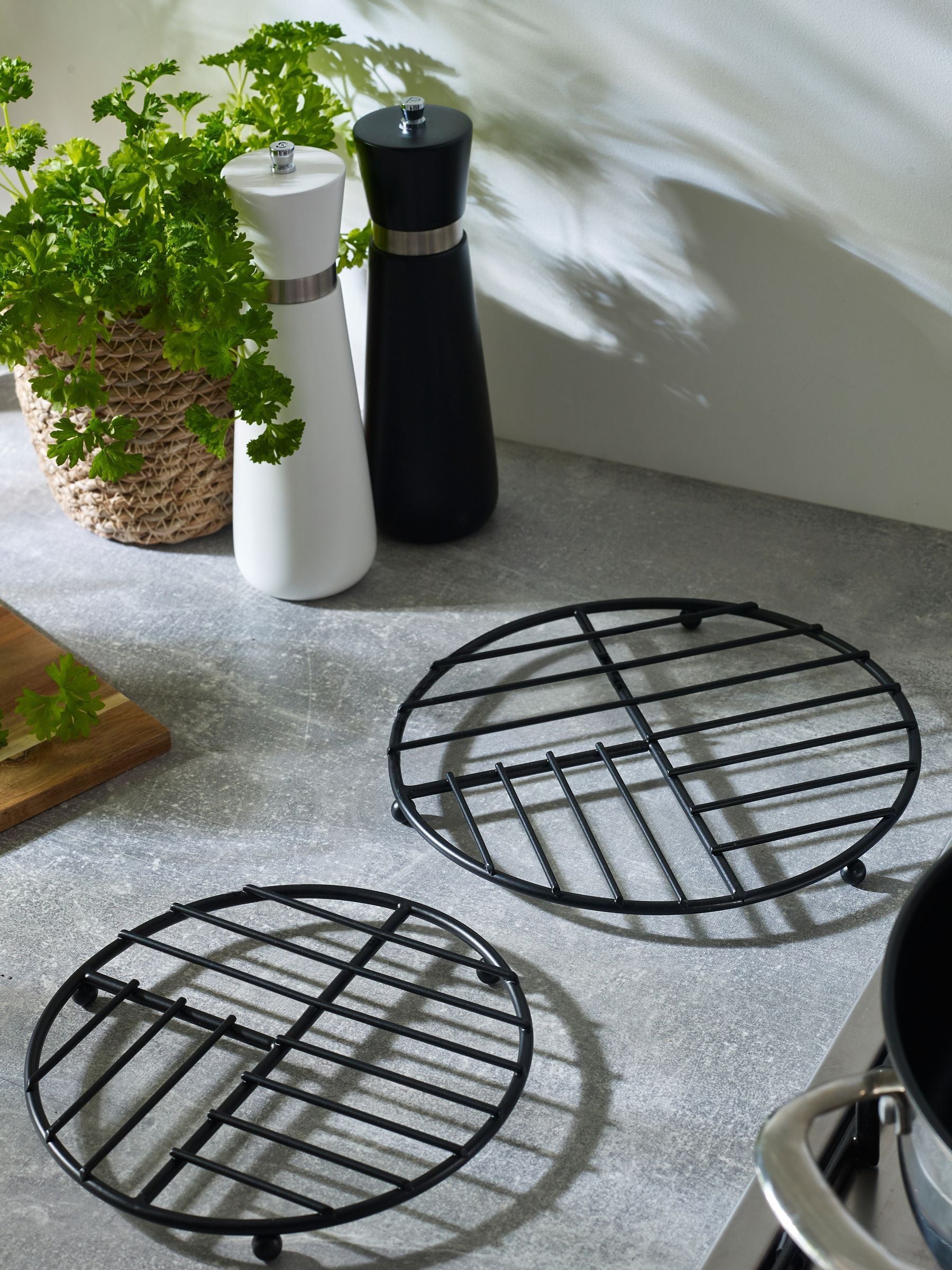 Bronx wire trivets set of 2 matte black 22cm - British product