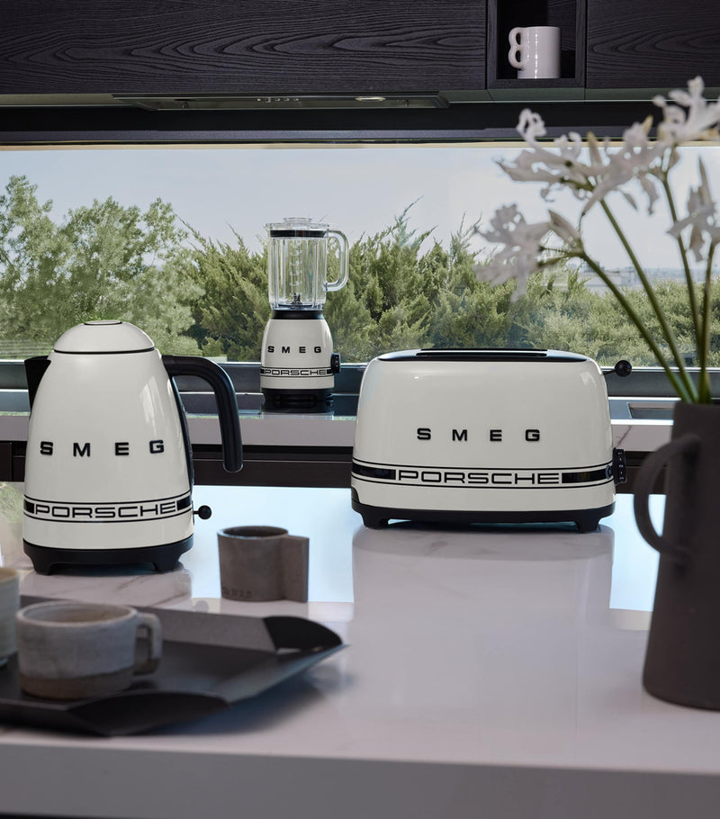Smeg 1.7L electric kettle with auto shut-off (British brand)
