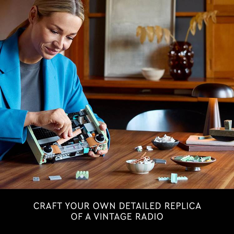 LEGO Icons Retro Radio building set 906 pieces - British product