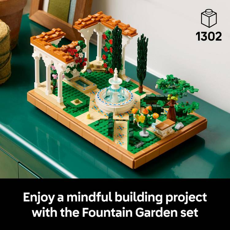 LEGO Icons Fountain Garden set 1302-piece, UK version