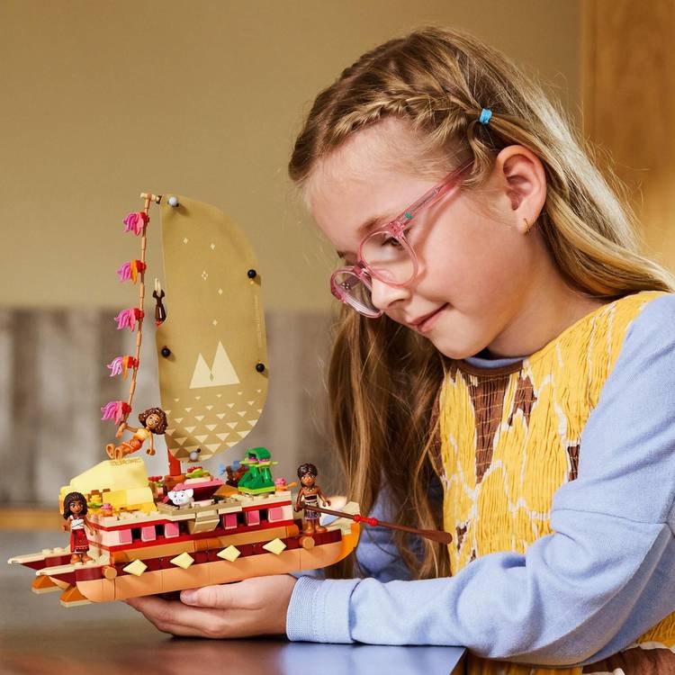 LEGO Moana's Adventure Canoe building set 529 pieces, UK version