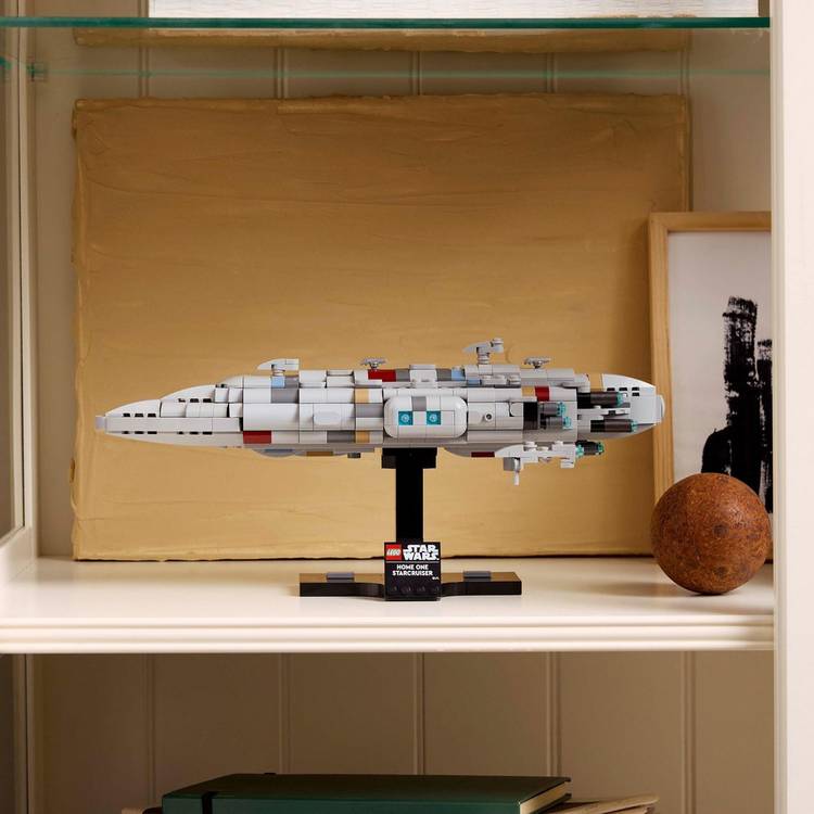 LEGO Star Wars Home One Starcruiser building set 559 pieces, imported from the UK