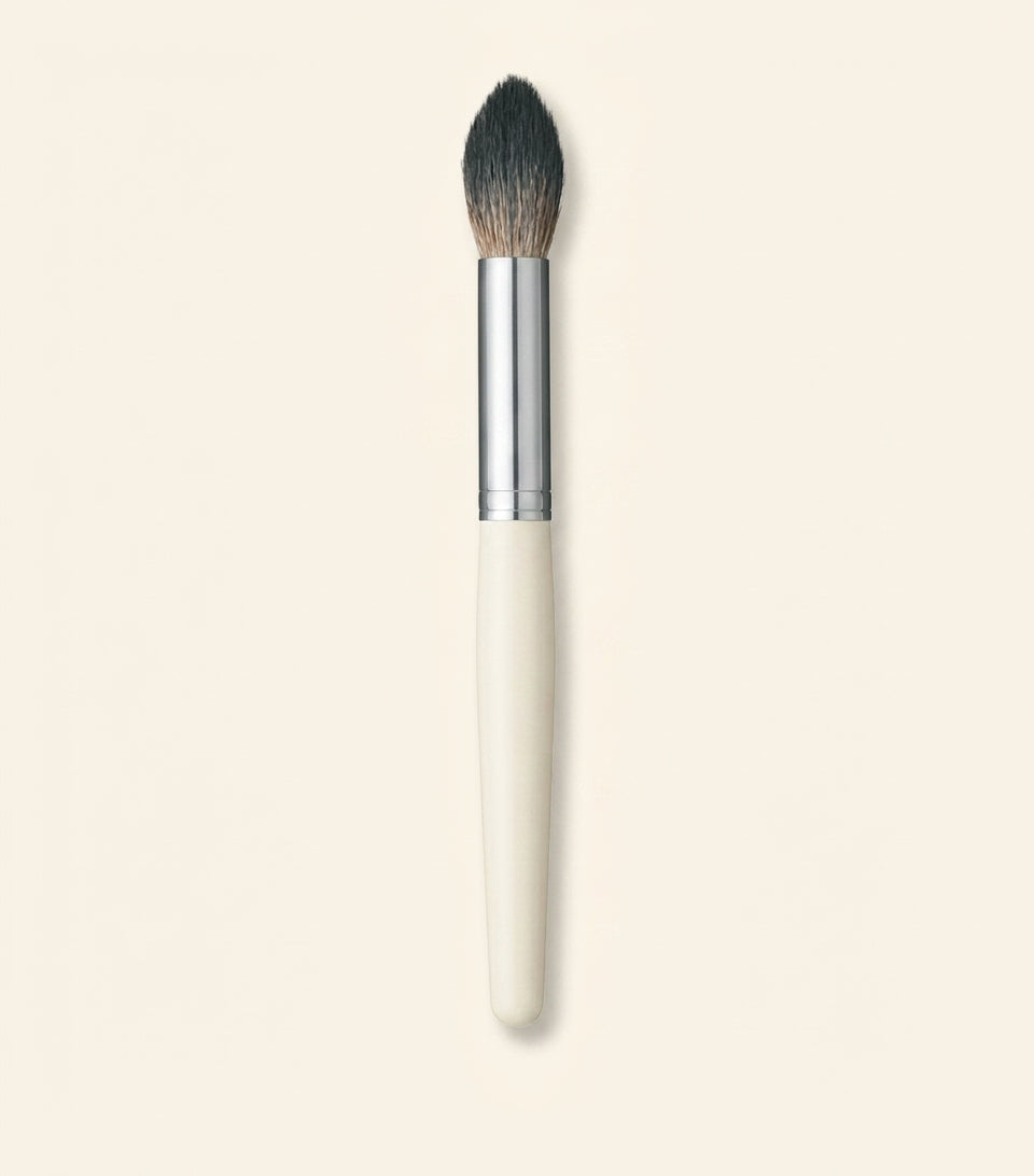 Charlotte Tilbury Powder and Sculpt Brush makeup tool (British brand)